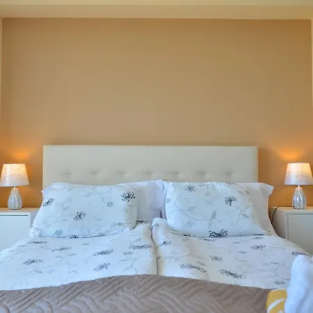 Apartment Beachfront Luxury By Nras